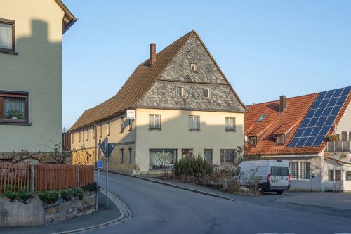 Ehem. Gasthof zum weißen Schwanen mit Getränkemarkt, Südgiebel